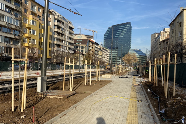 Започна засаждането на близо 200 дървета в новия линеен парк на София