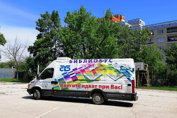 Коледни маршрути на библиобуса на Столична библиотека