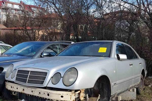 Поставени са стикери на излезли от употреба близо 1 000 леки коли за последните три месеца
