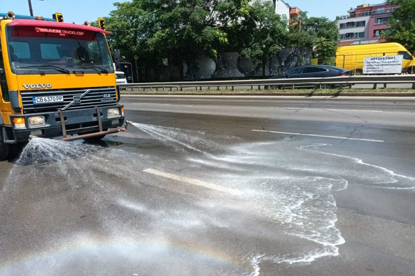  Извънредно миене на основни пътни артерии във всички райони в София заради жегата