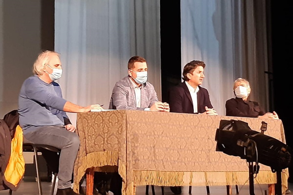 Зам.-кметовете Мирослав Боршош и Ангел Джоргов  обсъдиха реконструкцията на театър „София“ с актьорите от театъра