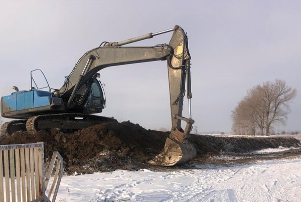 Започна почистване и възстановяване на дигата край с.Мировяне