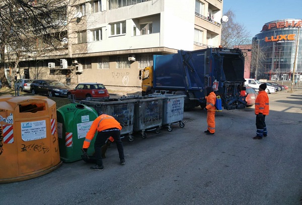 Дезинфекцират съдовете за битови отпадъци