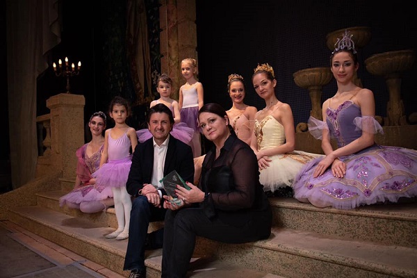 Зам.-кметът Мирослав Боршош връчи плакет на примабалерината Маша Илиева по повод творческия ѝ юбилей