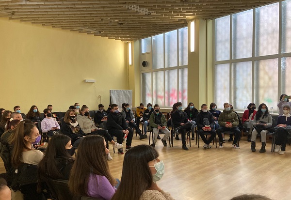Кметът Фандъкова участва в дискусия за медийната грамотност