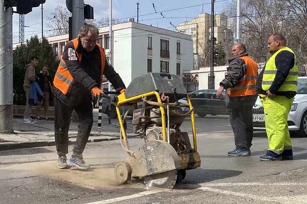 Започна сезонната поддръжка на уличната мрежа в София
