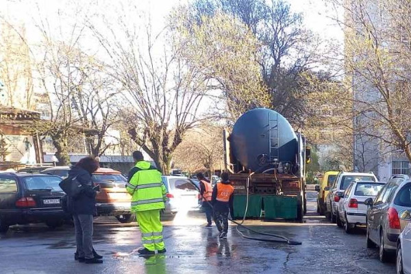 Тази нощ мият улици и булеварди в 11 района
