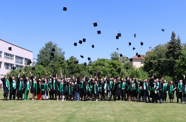 Зам.-кметът по екология Десислава Билева поздрави абсолвентите от Лесотехническия университет
