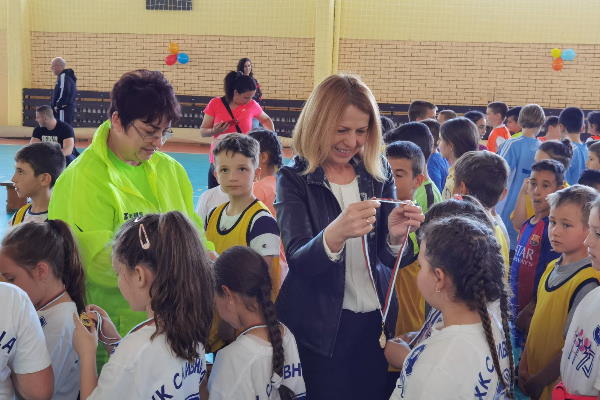 Кметът на София Йорданка Фандъкова награди победителите в Първия фестивал по минихандбал