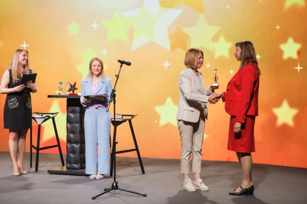 Кметът Фандъкова поздрави победителите в Програма на „Джуниър Ачивмънт“ „Учебна компания“ и „Изгряващ учител на годината“