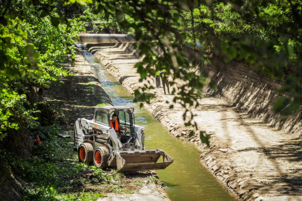 Столичната община почиства 119 километра речни корита