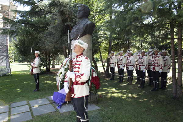 С тържествена церемония в столицата отбелязваме 185 години от рождението на Васил Левски