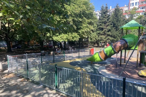 Ремонтирана е детската площадка в градинка „Книжовник“