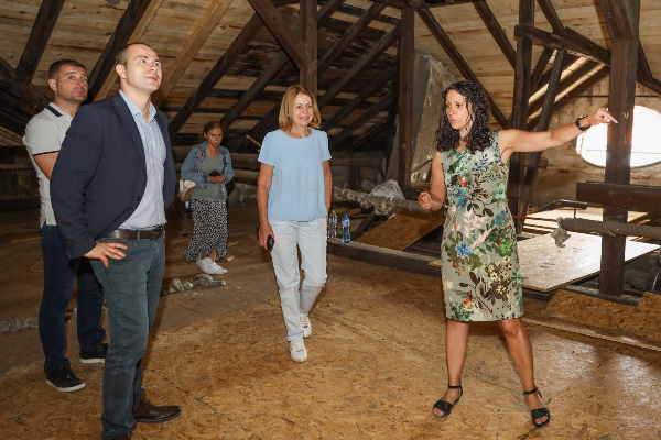 Фандъкова: Очаквам до началото на учебната година ремонтните дейности в общинските училища да приключат