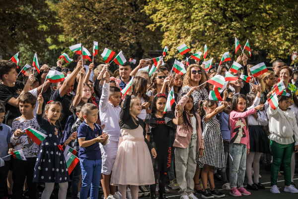 136 хиляди ученици тръгват на училище днес в София