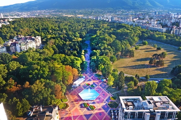 Кметът Фандъкова представи развитието на София като зелен град на форум в Подгорица