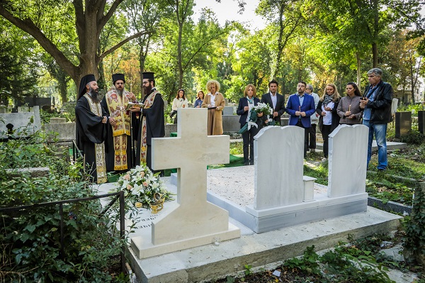 По инициатива на кмета Фандъкова е поставена надгробна плоча на гроба на писателката Яна Язова