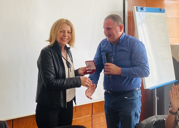 Кметът Фандъкова получи плакет от Съюза на слепите