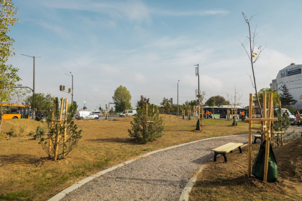 Дирекция „Зелени системи“ облагороди пространство в район „Люлин“, идентифицирано като „топлинен остров“