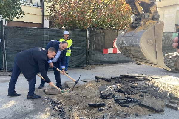 Започна изграждането на канализационна мрежа за кв. „Кръстова вада-изток”