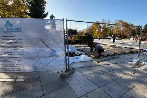 Започна изграждането на „Леден парк“ в Княжеската градина на София