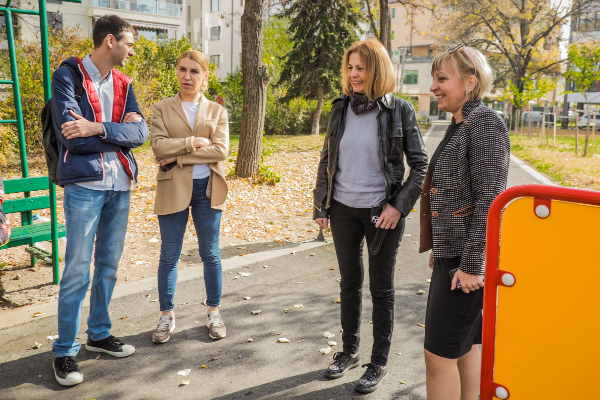 Кметът Фандъкова провери изпълнението на четири обекта от програмата на общината за инвестиции в кварталите