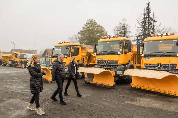 Кметът Фандъкова провери готовността за зимно почистване в София
