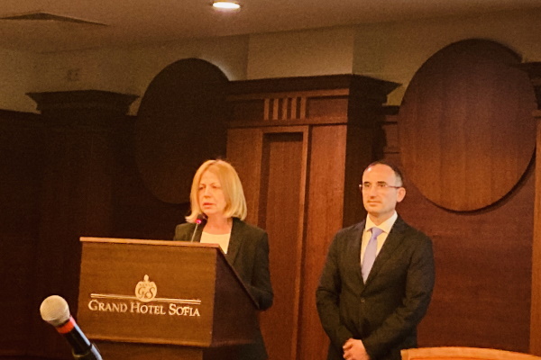 Фандъкова приветства участниците в Националната конференция на Българското дружество по детска офталмология