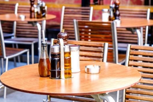 Ограничаване на работното време на заведения за хранене и развлечения до 23:30 ч. от 1 ноември