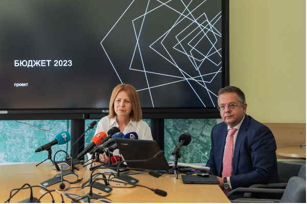 Фандъкова: Бюджетът на София за 2023 г. е 2,555 млрд. лв., което е два пъти повече от този през 2010 г.