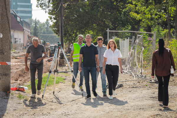 В район „Овча купел“ инвестираме в ул. “Народно хоро“, в изграждането на ул. “Народен герой“ заедно с нов пътен мост и корекция на р. Владайска, каза кметът Йорданка Фандъкова