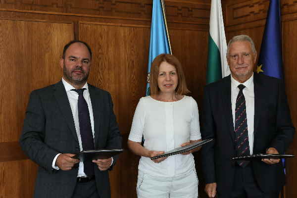 Кметът на София Йорданка Фандъкова подписа меморандум за сътрудничество с НС на ТПК