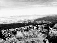 Над 600 ученици покориха Черни връх на V Туристически поход, организиран от дирекция ПИСТ