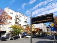 Нови 220 електронни табла се поставят на спирки в София