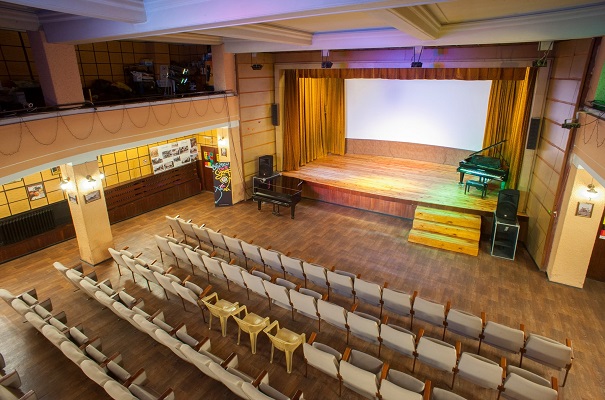 Обновената зала на легендарното кино „Влайкова“ посреща публика