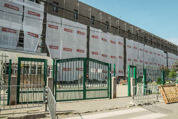 Фандъкова: Общо в 70 училища и 77 детски градини в София се извършват основни и текущи ремонти