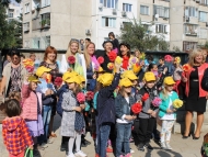 Цветни фигури и празник в парк Слатинска река