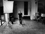 Брайън Адамс открива лично фотографската си изложба в София