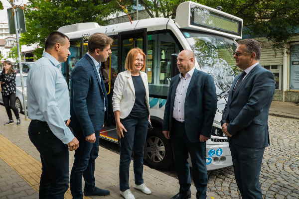 Фандъкова: От днес тръгват три довеждащи линии на градския транспорт до метрото