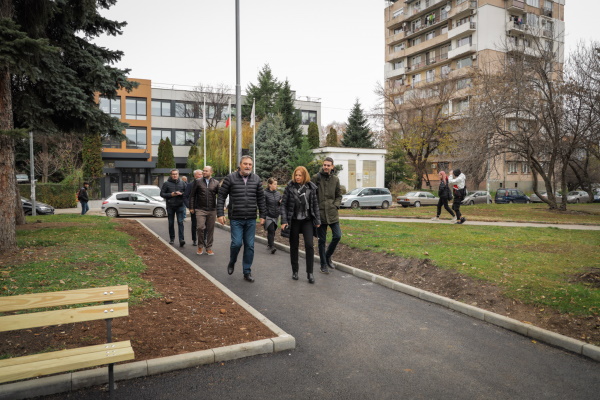 Фандъкова: Изградихме осветление във всички големи паркове и градини на София