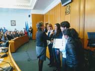 Кметът на София Йорданка Фандъкова връчи наградите в  конкурсите  „Младежки свят и доброволчество“ и „Нашият училищен празник“