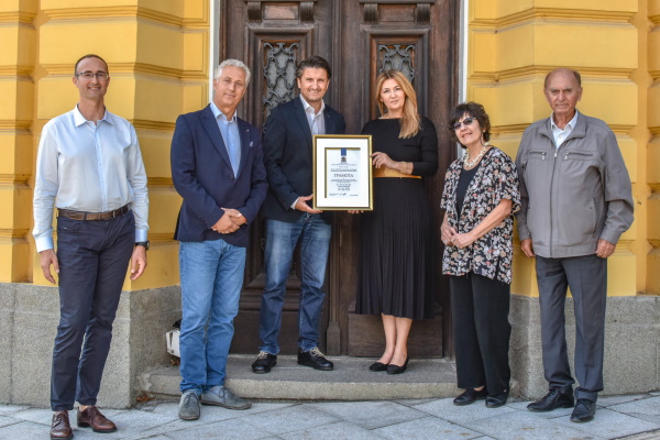 Заместник-кметът на София Мирослав Боршош награди специалистите, върнали блясъка на централната сграда на БАН