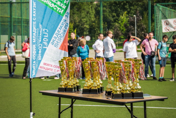 Кметът Фандъкова връчи отличията на училищните столични отбори, класирани на призови места в „Ученически игри“