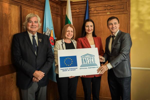 Българският еврокомисар Илиана Иванова поздрави кметът Фандъкова за утвърждаването на София като столица на спорта