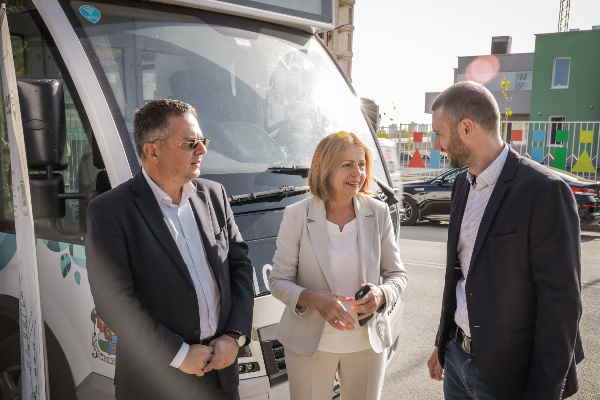 Фандъкова: От днес тръгва довеждаща линия на градския транспорт от „Студентски град“, кв. “Малинова долина“, кв. “Витоша“ до метрото Петата линия е част от реформите в градския транспорт, които гарантират по-достъпно и екологично придвижване