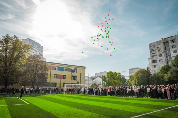 С игра на ученическите отбори откриха ново спортно игрище в 101. Средно училище в район „Надежда“