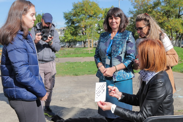 Увеличаването на естествената зеленина е една от най-важните мерки в борбата с климатичните промени и по-добро качество на въздуха, каза кметът Фандъкова при откриването на зелено споделено пространство в двора на 68. СУ