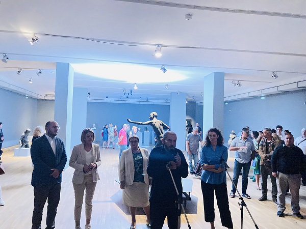 Две изложби на Любомир Далчев откриха в общински художествени галерии