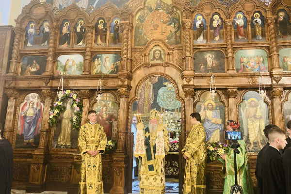 Кметът Йорданка Фандъкова присъства на празничната Света литургия по повод 120-та годишнина на Софийската духовна семинария