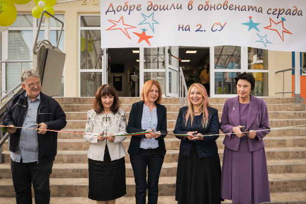Всички училища и детски градини в район „Витоша“ са санирани, каза кметът Фандъкова
